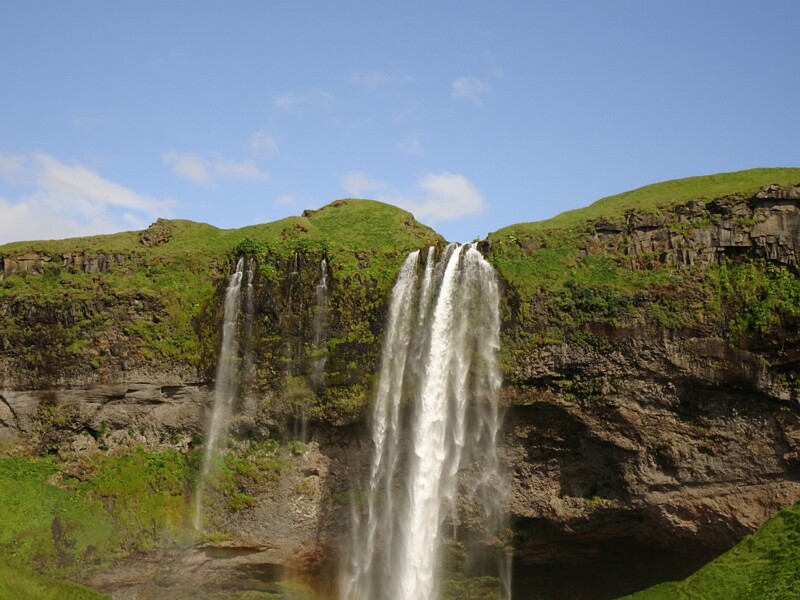 Seljalandfoss 25-Jul-19   18 20 40
