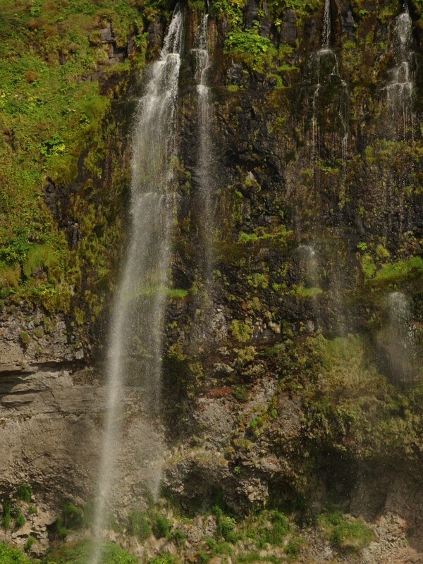 Seljalandfoss 25-Jul-19   18 21 20